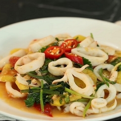 Mực Xào Hành Cần